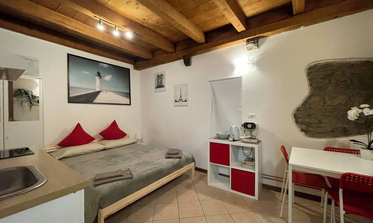 Barriera Vecchia-San Giacomo Apartment | 1 Bedroom Apartment in Trieste
