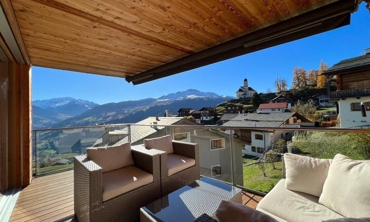 Ruschein Apartment | 2.5-room apartment with a view to fall in love with - furnished