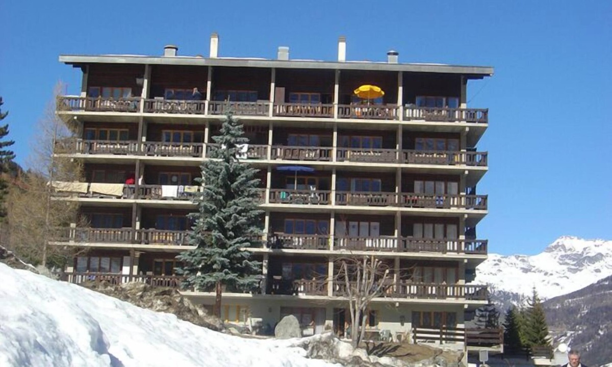 Grimentz Apartment | 3-room apartment for 4 persons : Living room with fireplace - kitchen and filtercoffeemachine - 1 ro