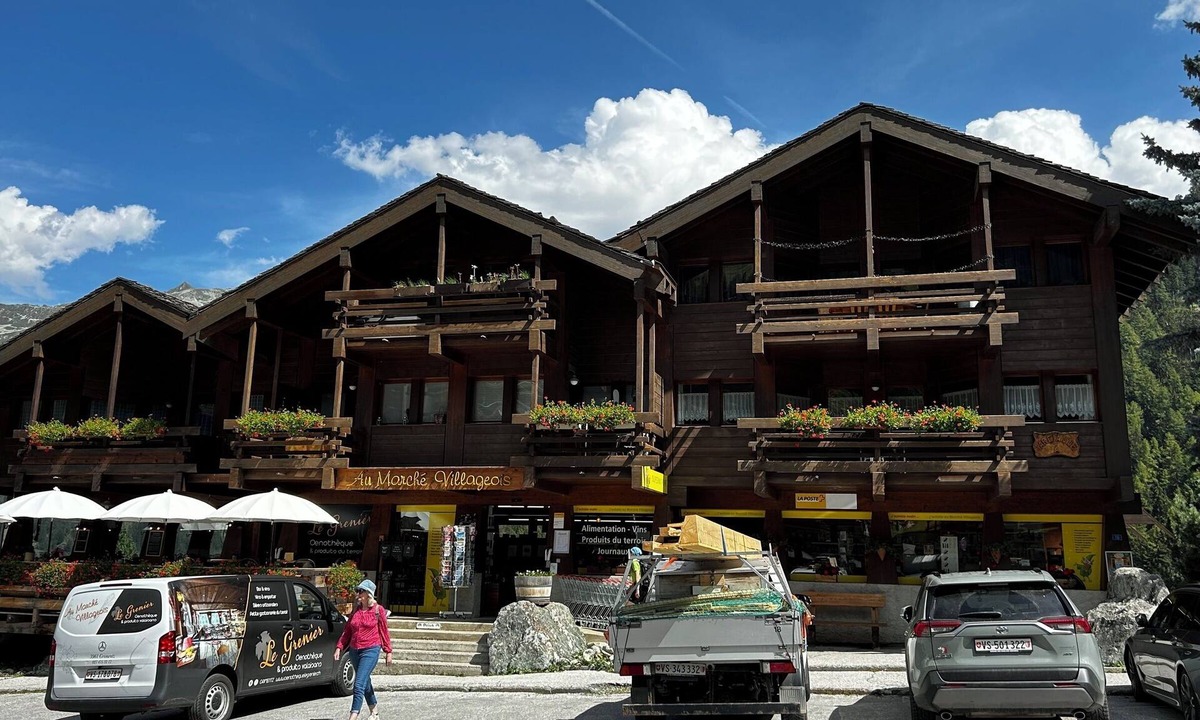 Grimentz Apartment | 3-room apartment for 4 persons : Living room - kitchen with dishwasher and microwave - 1 room with d