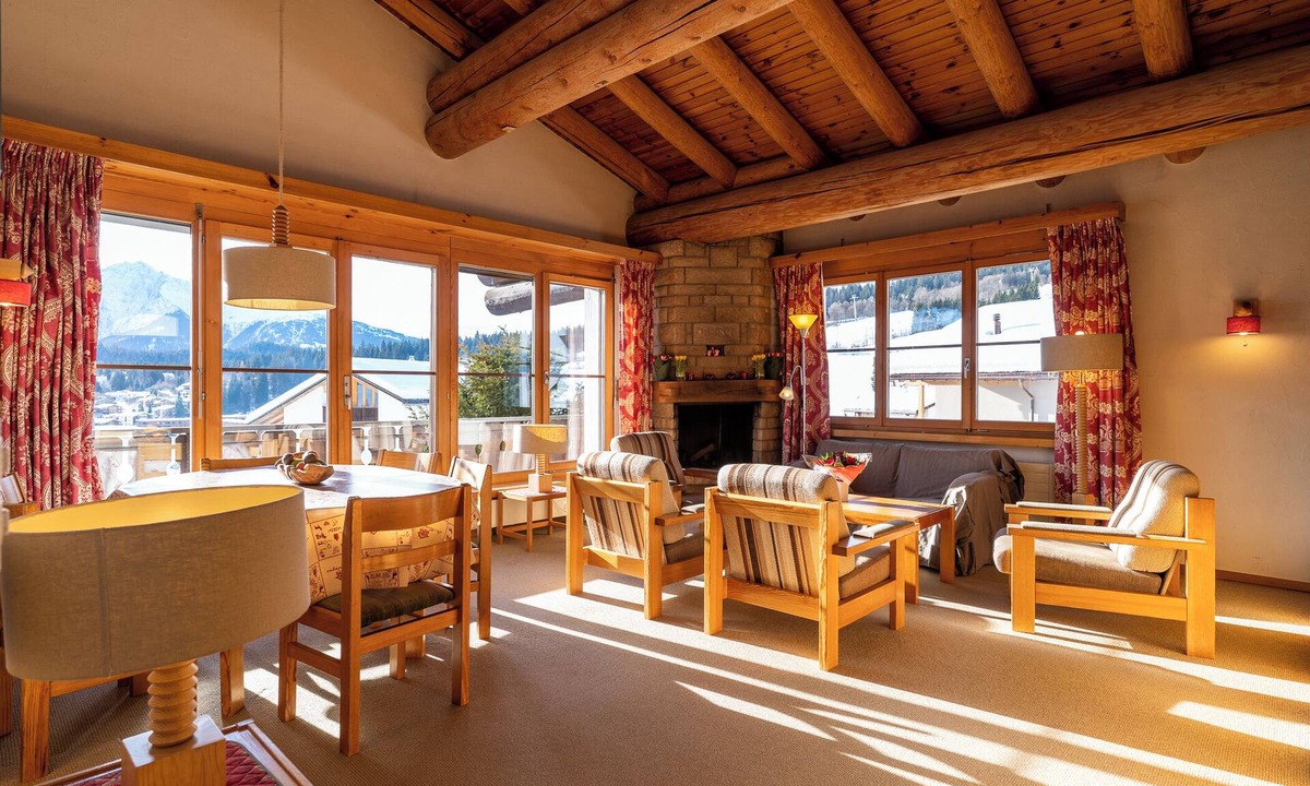 Flims Apartment | 4.5 room family apartment in Flims with sunny terrace and garden access.