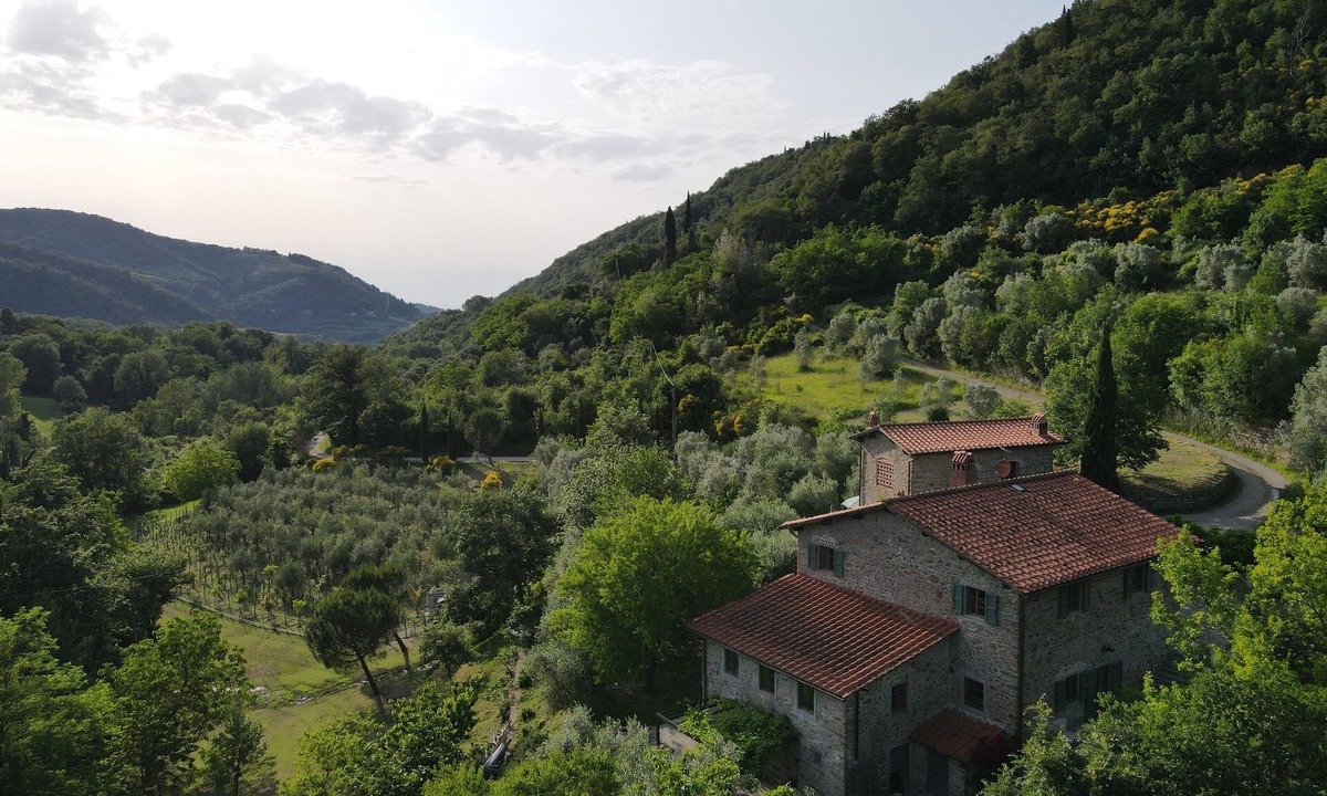 Poggio Alla Croce House | A charming comfortable traditional residence for an exclusive stay near Florence