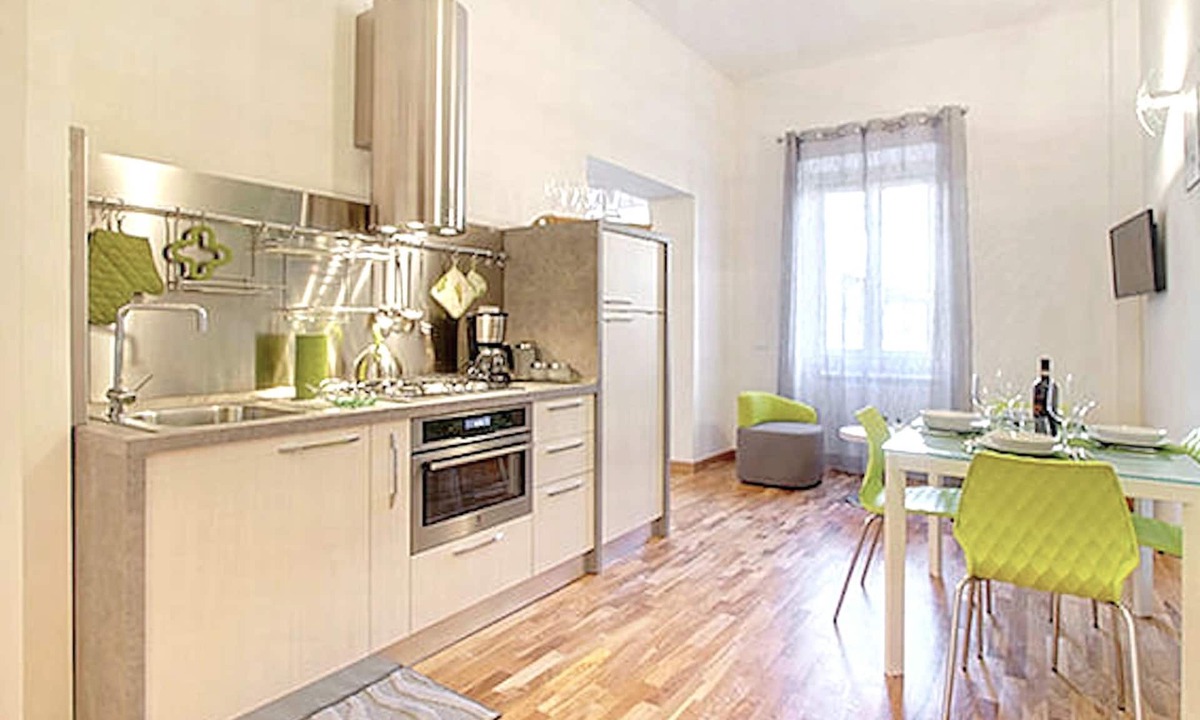 San Lorenzo Condo | AC, Washer+Dryer, WiFi - Elegant Apartment In The Noblest District of Florence,