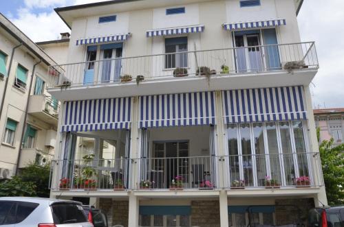 Lido di Camaiore House | Affittacamere La Zattera