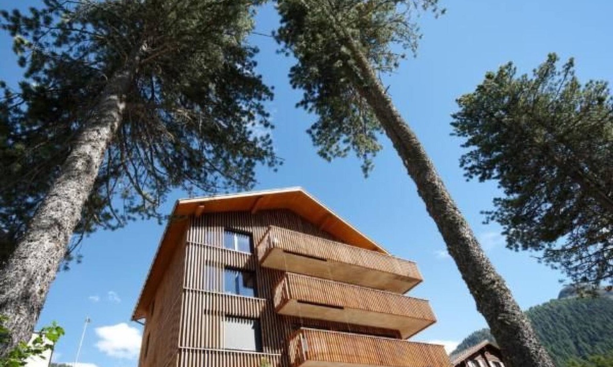 Pontresina Apartment | Alpine Lodge 6-Bett-Wohnung Chesa al Parc/"Ber by Interhome
