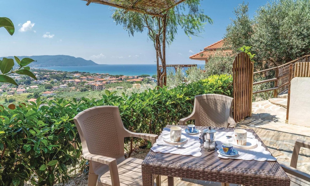 Castellabate House | Amazing home in S. M. di Castellabate with WiFi