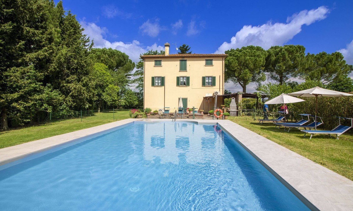 Cortona Villa | Ancient manor house perfect for large groups, located near the Etruscan town of Cortona with private