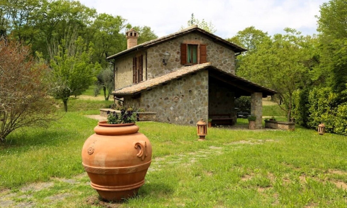 Celleno Villa | Antique barn for 6
