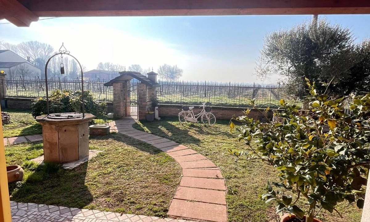 Codevigo Apartment | Apartment 'Diva Canova Laguna Veneta' with Shared Terrace, Wi-Fi and Air Conditioning