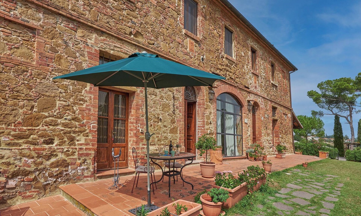 Torrita di Siena Apartment | Apartment in Torrita, ground floor, terrace, swimming pool, Wi Fi, up to 4 pers