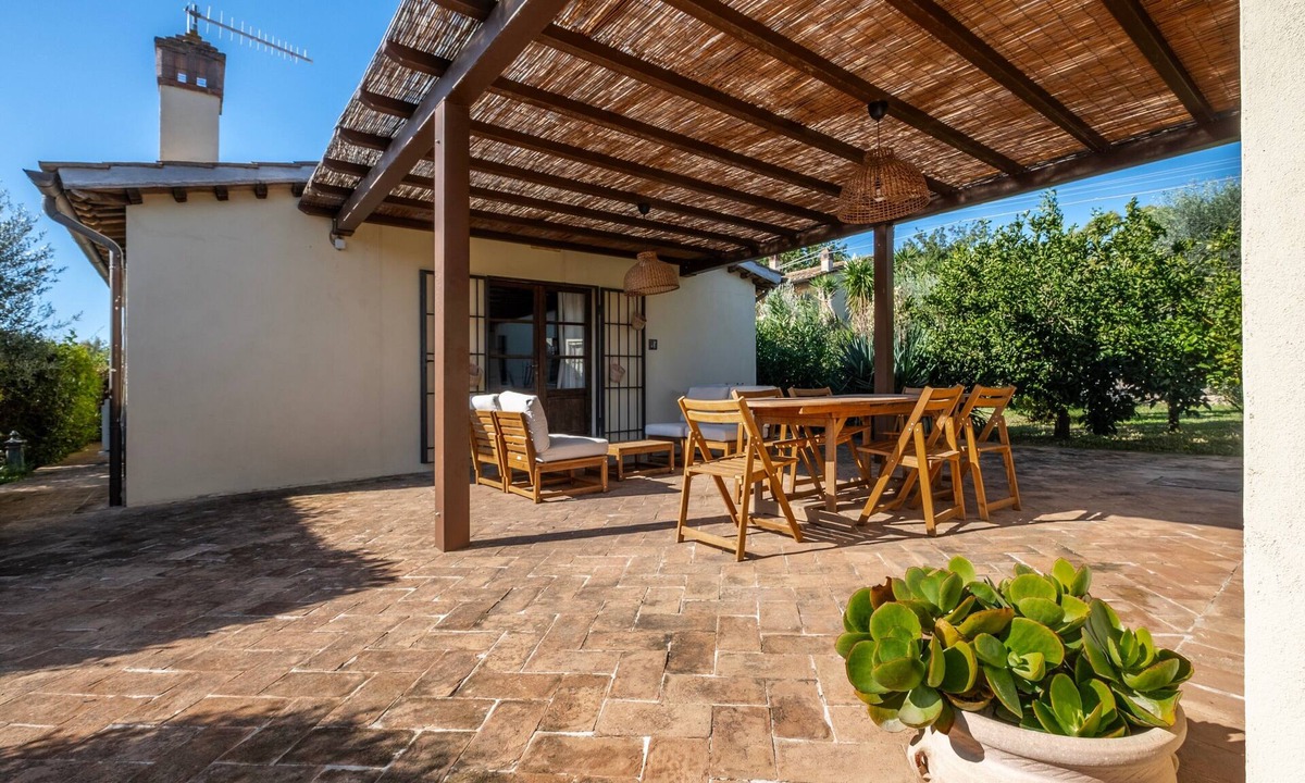 Borgo Carige Apartment | Apartment 'Leccino' with Shared Pool, Wi-Fi and Air Conditioning