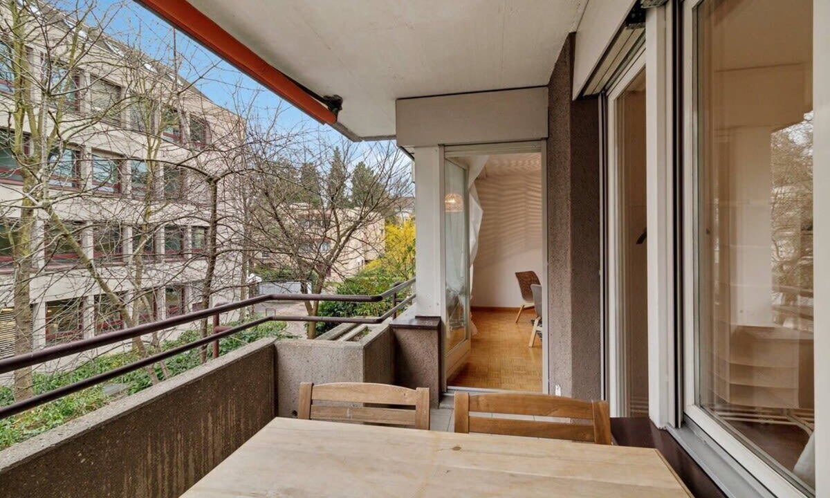 District 8 Apartment | Apartment looking over Park in City Centre