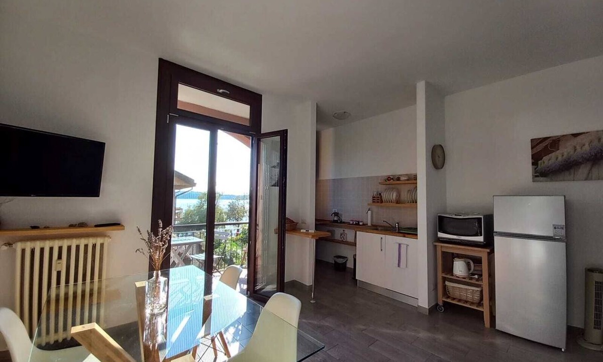 Morosolo Apartment | Apartment Miralago: Lake View & Lakefront Garden – near Lake Maggiore & Como