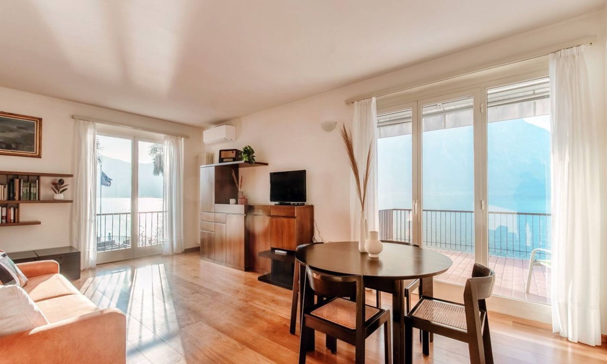 Campione d'Italia Apartment | Apartment with Lakefront Terrace (CASA COTIMA)