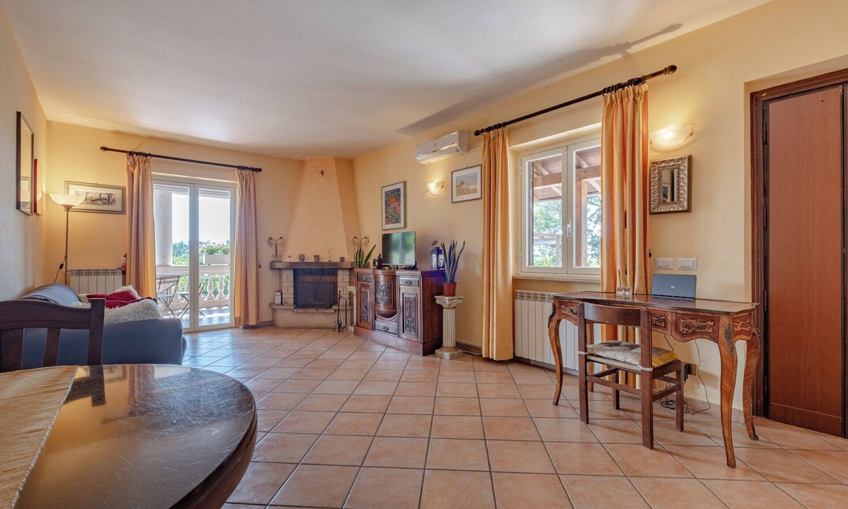Padua House | Apartment with balcony in the Roman countryside