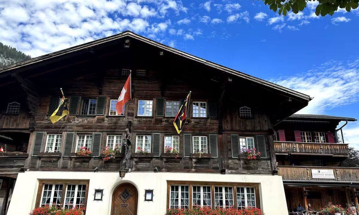 Zweisimmen Apartment | Baren Penthouse Appartement/Fewo, Dusche, WC 8-Bettwohnung by Interhome