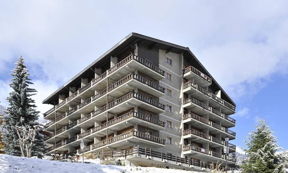 Grimentz Apartment | bathroom/WC - flat-screen TV - balcony South - public parking (parking charge in winter) - free in