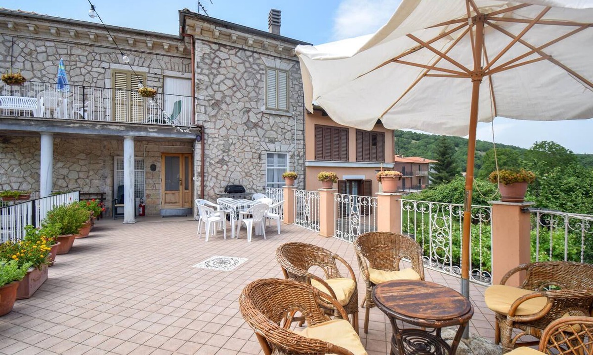 Conca Casale Apartment | Beautiful apartment in Conca Casale with house a mountain view