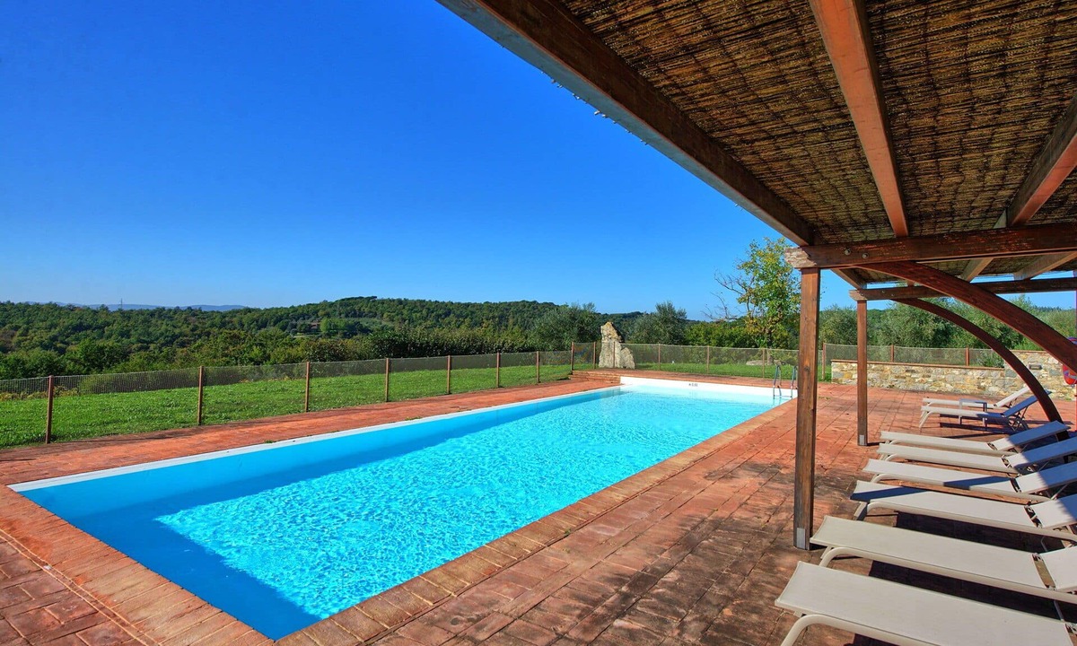 Castelnuovo Berardenga Apartment | Beautiful apartment for 5 guests with A/C, pool, TV and panoramic view, close to Siena