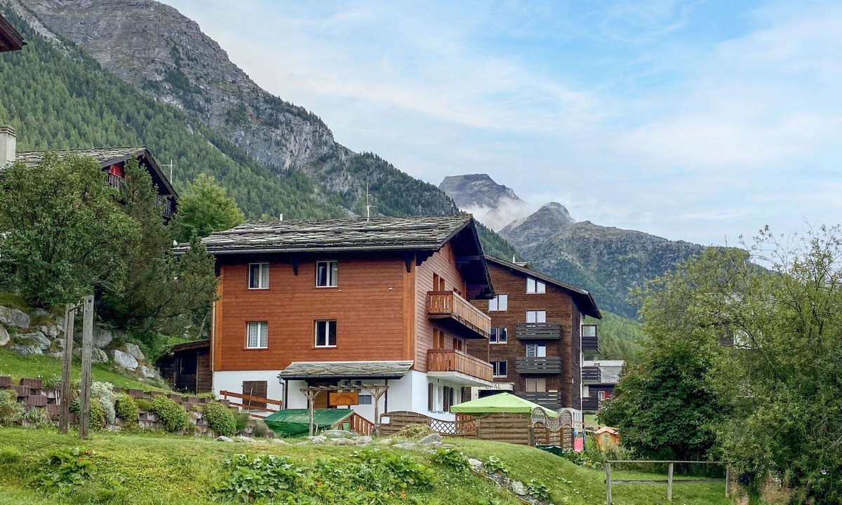 Graechen Apartment | Beautiful apartment for 6 guests with WIFI, TV, balcony and panoramic view