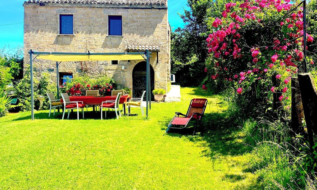 Bagnoregio Villa | BEAUTIFUL DIMORA CIVITA OF BAGNOREGIO -3 bedrooms 2 bathrooms-family-garden-whole house