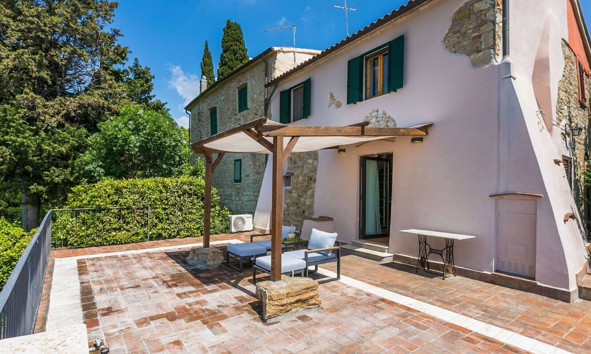 Santa Luce House | Beautiful private villa for 5 guests with WIFI, A/C, TV, patio, pets allowed and panoramic view