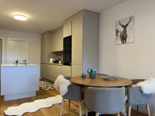 Vermala Apartment | Bel Appartement Centre Crans Montana, Vue Alpine et Fraîcheur
