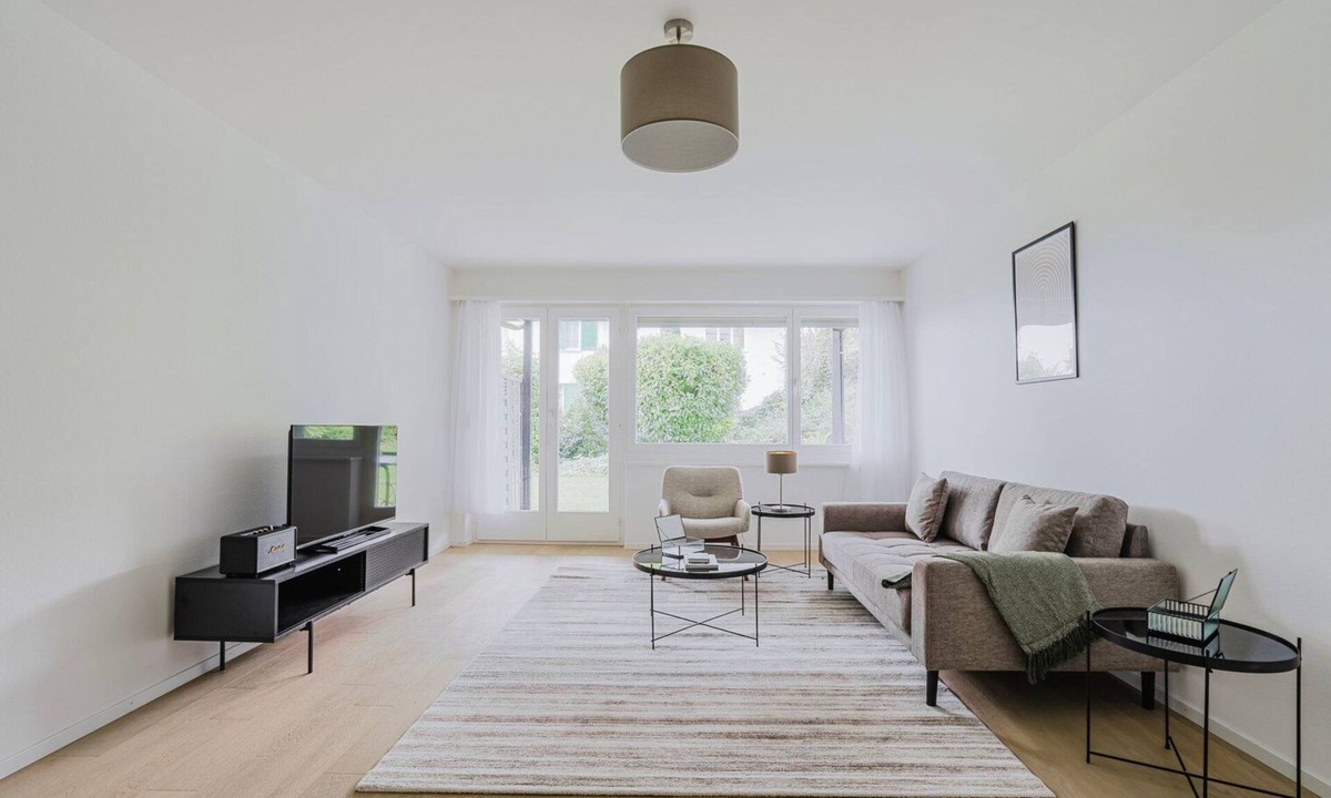 Horgen District Apartment | Blueground | Horgen, laundry appliances