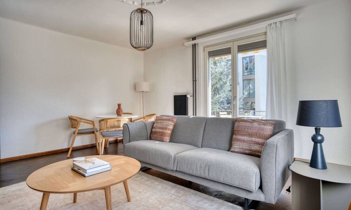 Wipkingen Apartment | Bright 2-BR in Wipkingen — garden, balcony & tram nearby