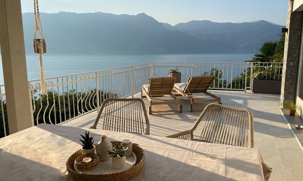 Brezzo di Bedero Apartment | Casa Blu - Stylish vacation apartment with fantastic lake view on Lake Maggiore