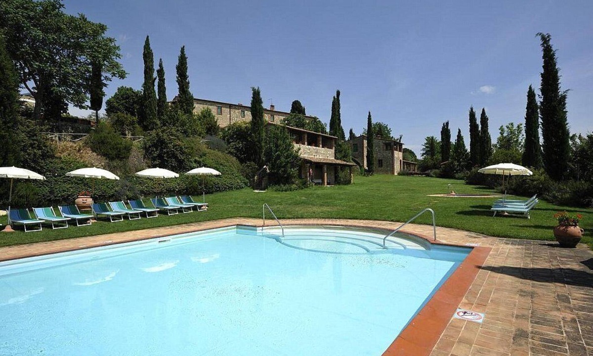 Santarello House | Casa Emide C: A graceful apartment in a history-rich eighteenth-century estate, with Free WI-FI.