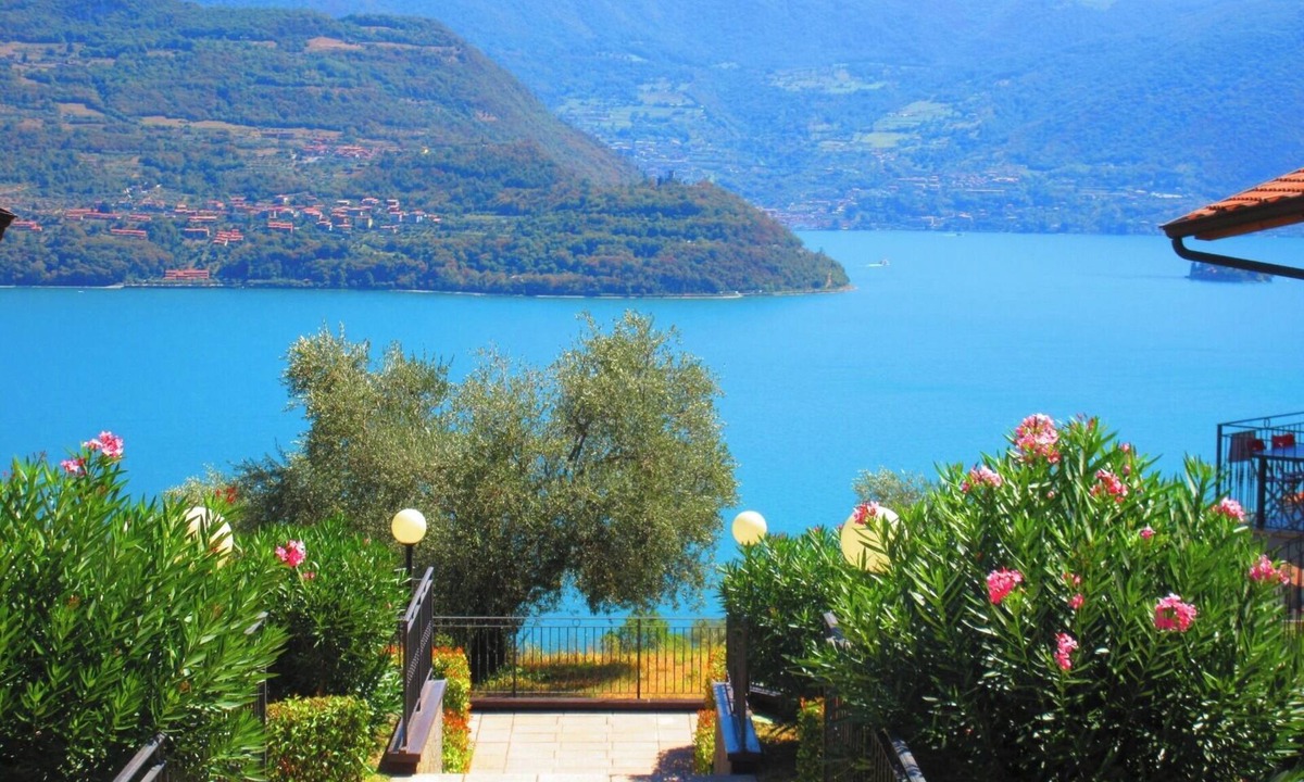 Tavernola Apartment | Casa Lago – Luxury holiday home with pool & panoramic view over Lake Iseo ★