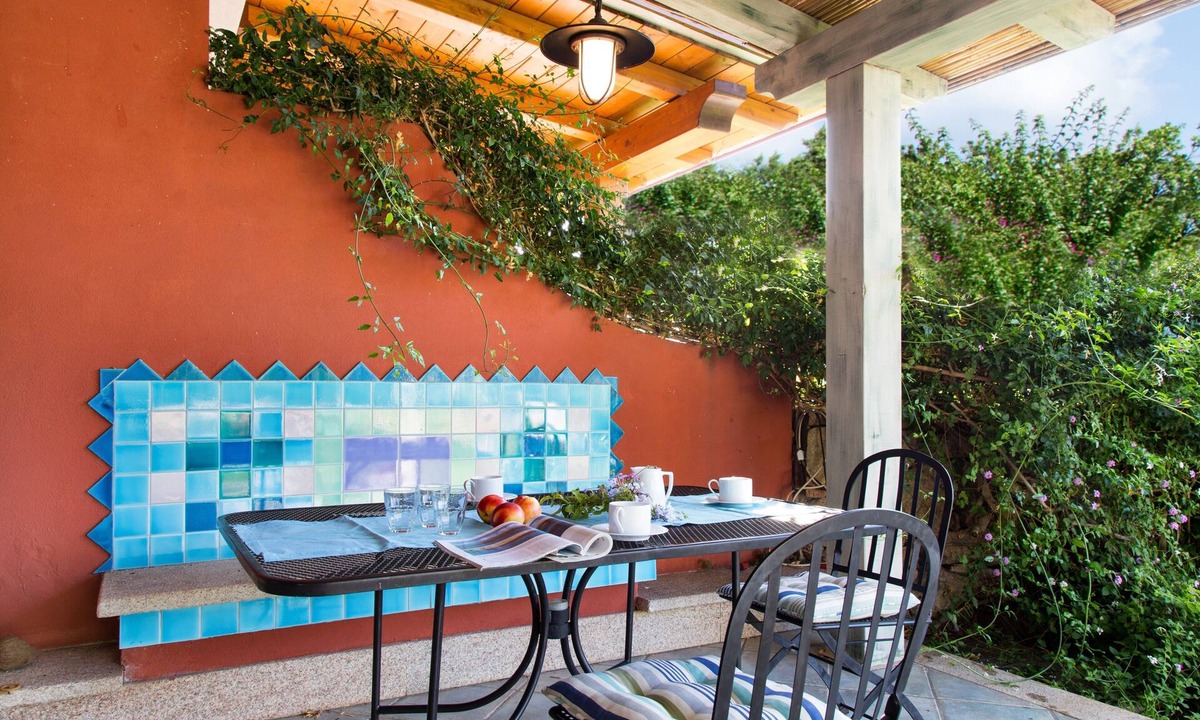 San Pantaleo House | Casa Magnolia San Pantaleo: A/C, Garden, Terrace, Parking