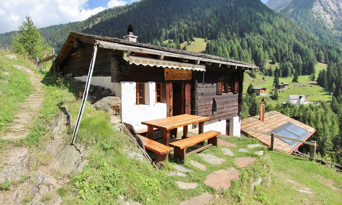 Grengiols Ski Chalet | Chalet in Binn near Forest & Scenic Valley