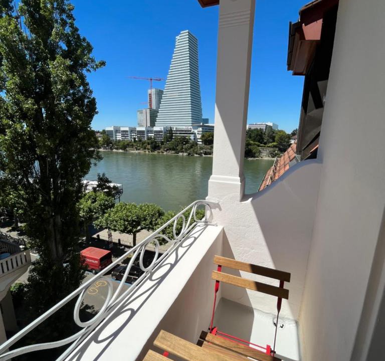 Breite Apartment | Charmante Altbauwohnung am Rhein