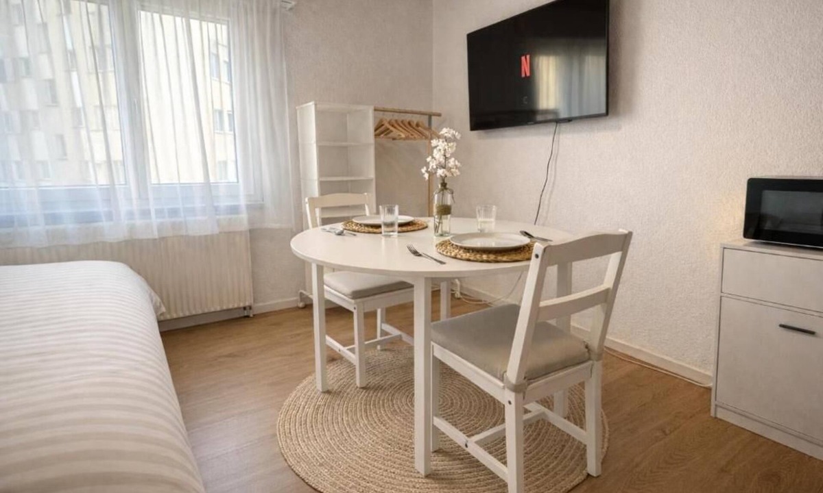 Neuhausen am Rheinfall Apartment | Charming Studio Rheinfall & train station on foot