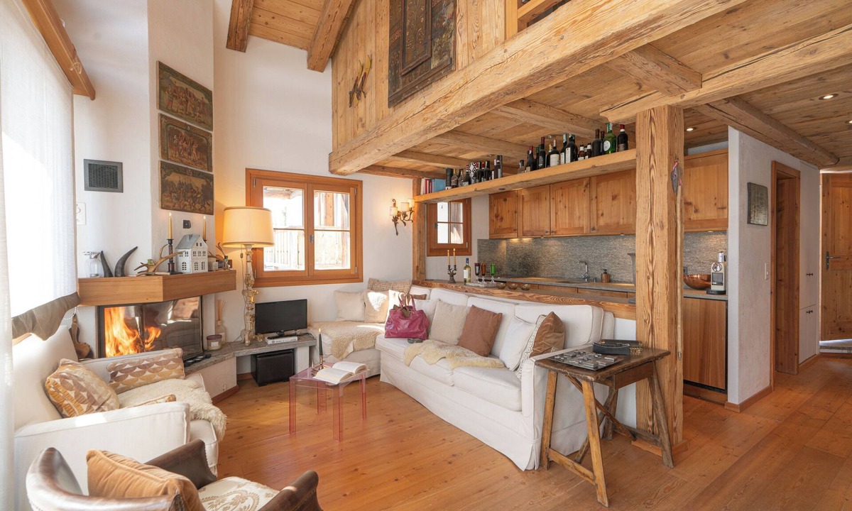 Maloja House | Chesa Cavril – A Charming Historic House with a Lake View