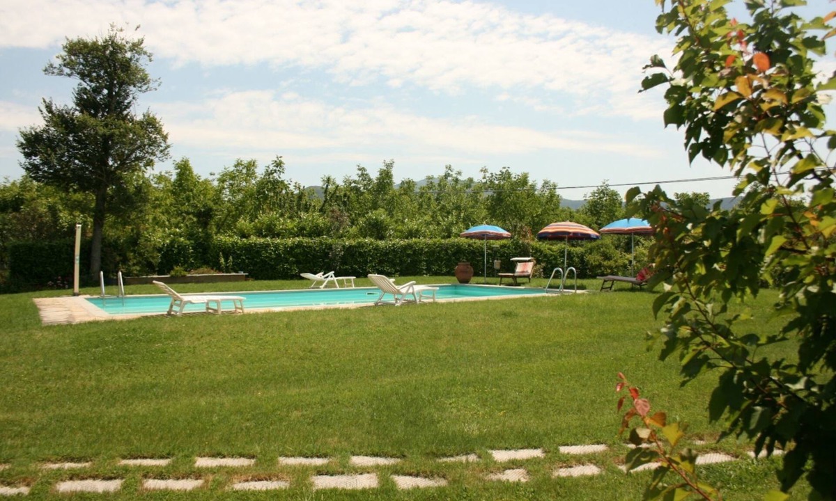 Castiglion Fiorentino Apartment | Cosy apartment for 4 guests with WIFI, pool, TV and pets allowed, close to Cortona
