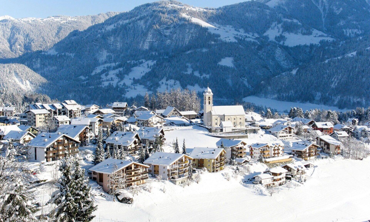 Laax Apartment | Cosy apartment for 4 guests with WIFI, TV, balcony and panoramic view