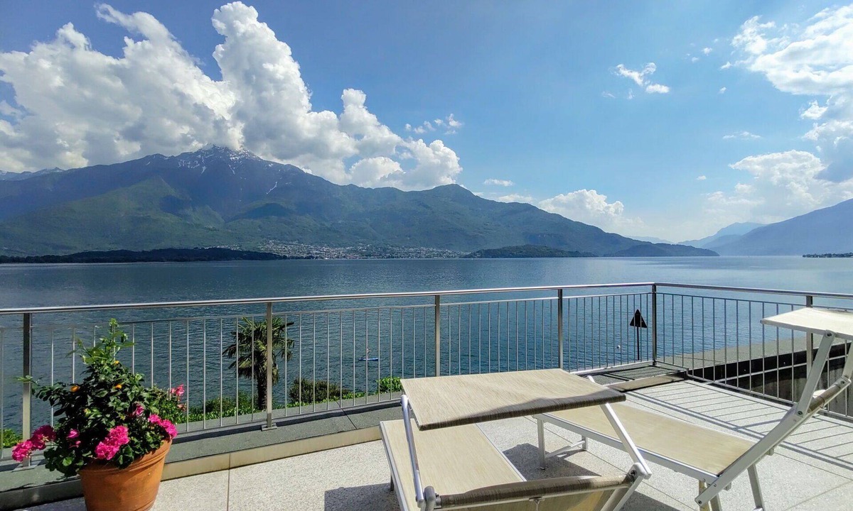 Trezzone Apartment | Cosy apartment for 4 guests with WIFI, A/C, TV, terrace and pets allowed