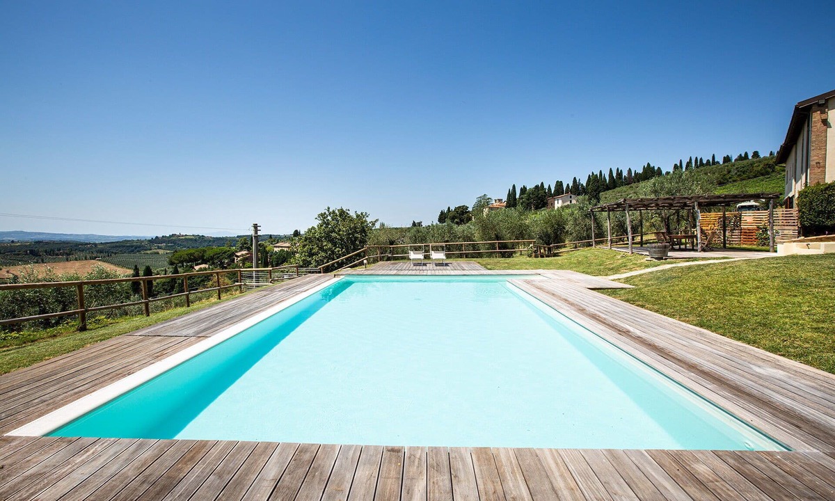 Poggibonsi Apartment | Cosy apartment for 4 people with A/C, WIFI, pool and TV, close to San Gimignano