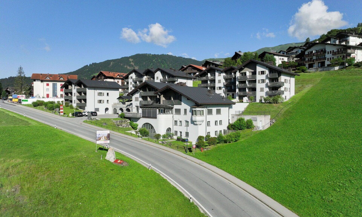 Falera Apartment | Cosy apartment for 5 people with WIFI, pool, TV, balcony and panoramic view