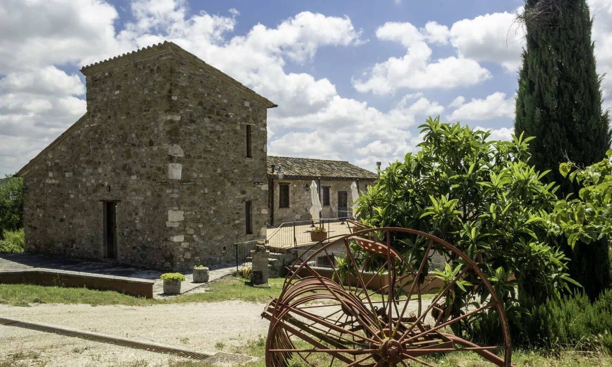 Agello Bed & Breakfast | Cosy room for 2 people with pool, A/C, WIFI, TV and pets allowed, close to Perugia
