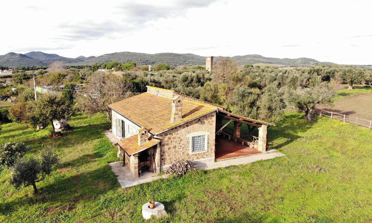 Cerveteri House | Cozy farmhouse nestled in the greenery of the sacred area of ancient Caere