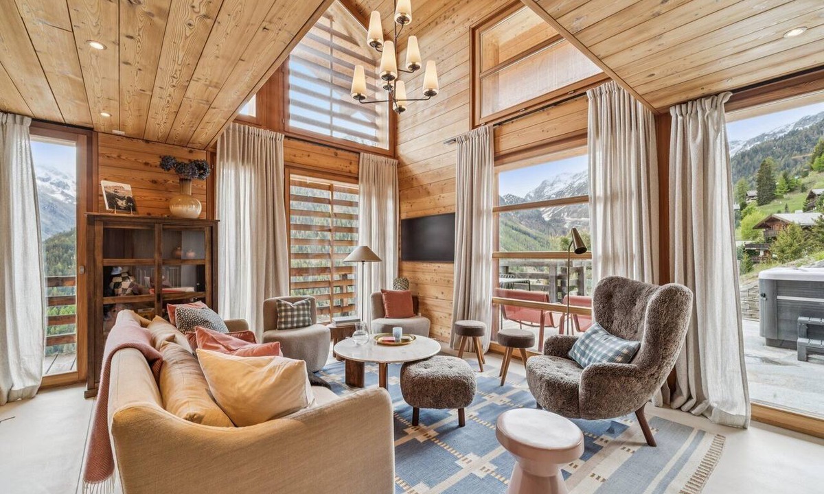 Grimentz Ski Chalet | Discover Chalet SkyLodge by Mrs Miggins, an elegant alpine retreat nestled in the heart of Grimentz,