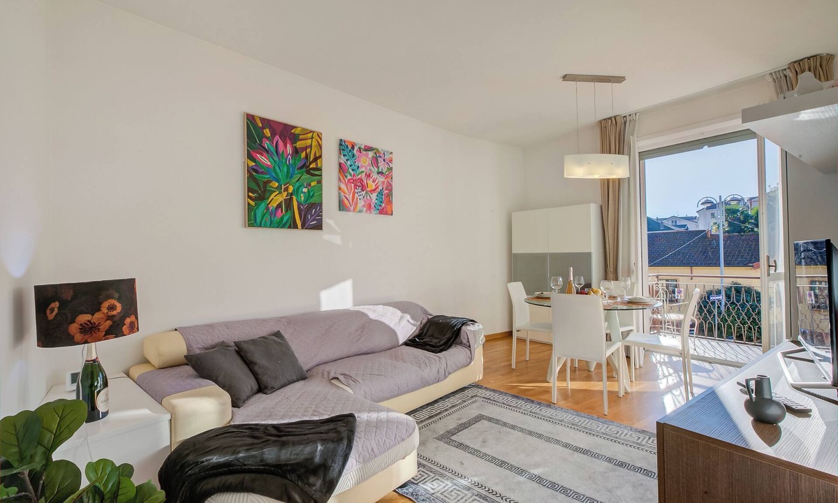 Meina Apartment | Dolce Orizzonte: 2 Balconies, 50 meters from the Lake Maggiore, Meina, Italy