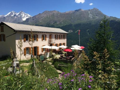 Zermatt Cabin | Edelweiss Mountain Guest House - 1 hour hike up from Zermatt station - On hiking trail - No transport