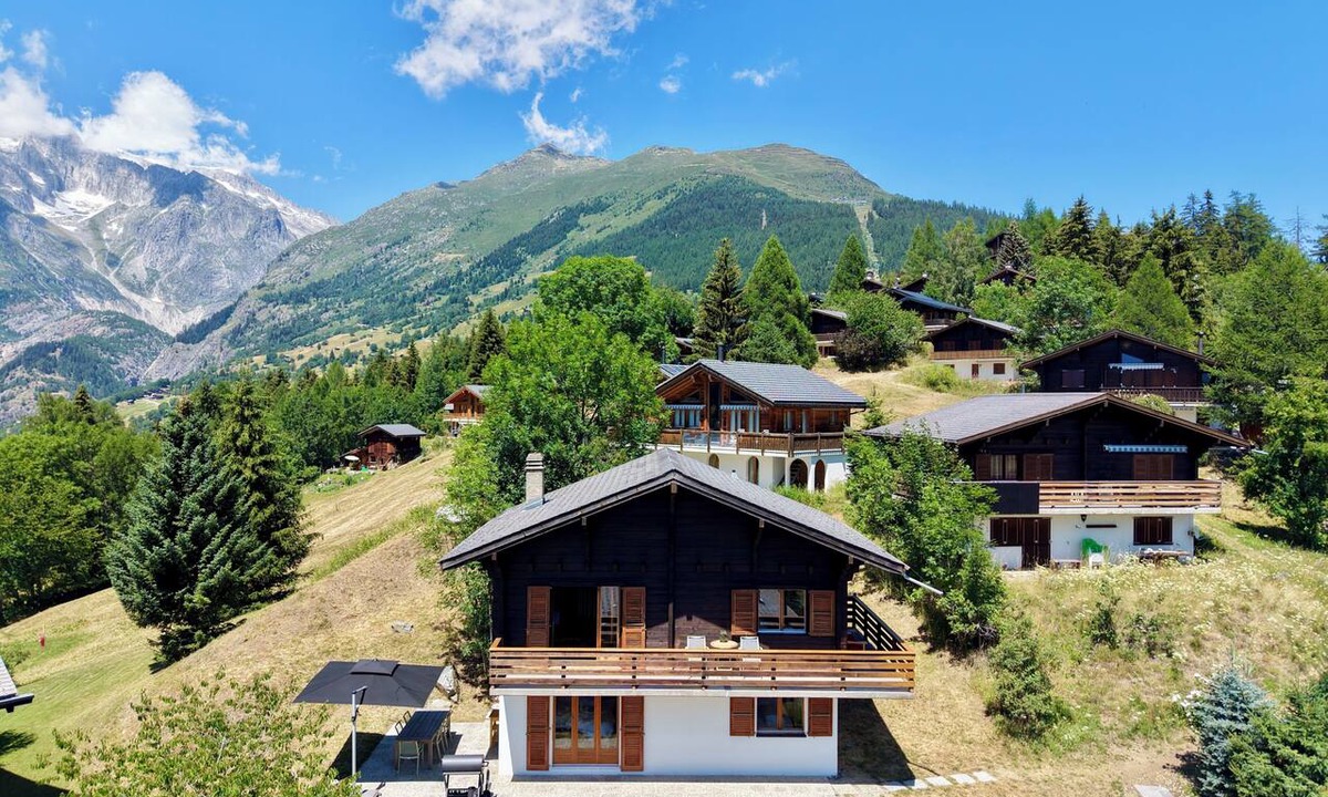 Bellwald Ski Chalet | Enjoy the peace and quiet, the wide-open spaces, and the breathtaking views in Bellwald