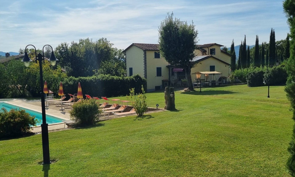 Santa Reparata House | Family Holiday Tuscan villa: Pool, fenced garden, A.C. WI.FI 14 Guests 7 rooms