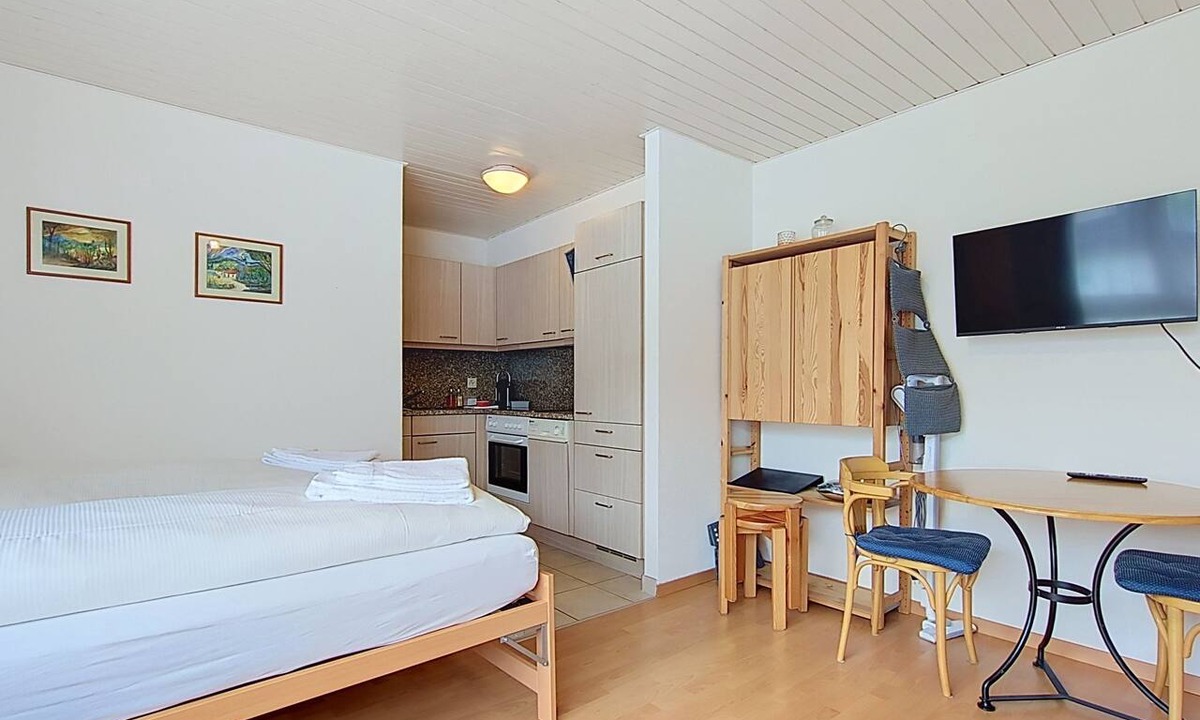 Davos-Dorf Apartment | Flüela Lounge by Interhome